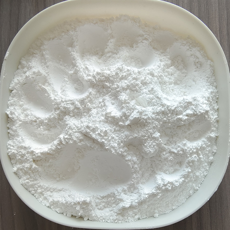 Bezbarwny, krystaliczny fluorek aluminium AlF3 o wysokim stopniu topnienia i wrzenia