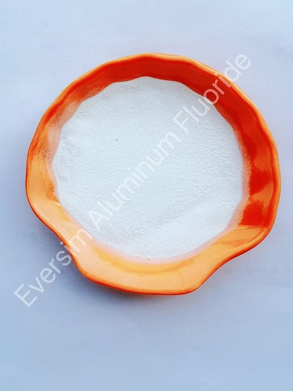 Produkty chemiczne Masa cząsteczkowa 83,98 CAS7784-18-1 Fluorek aluminium Alf3 do fluxu szklanki ceramicznej