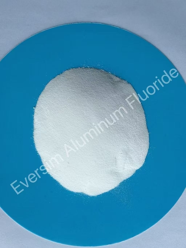 Produkty chemiczne Masa cząsteczkowa 83,98 CAS7784-18-1 Fluorek aluminium Alf3 do fluxu szklanki ceramicznej