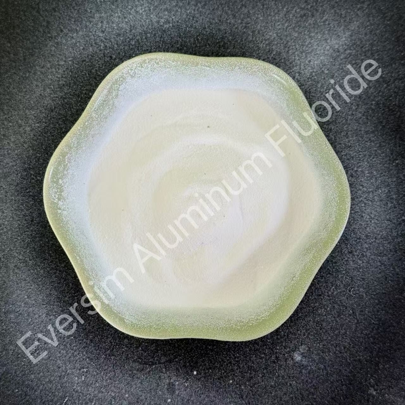 Najwyższa jakość CAS7784 - 18 - 1 White Sandy Aluminum Fluoride AlF3 For Electrolytic Aluminum Industry