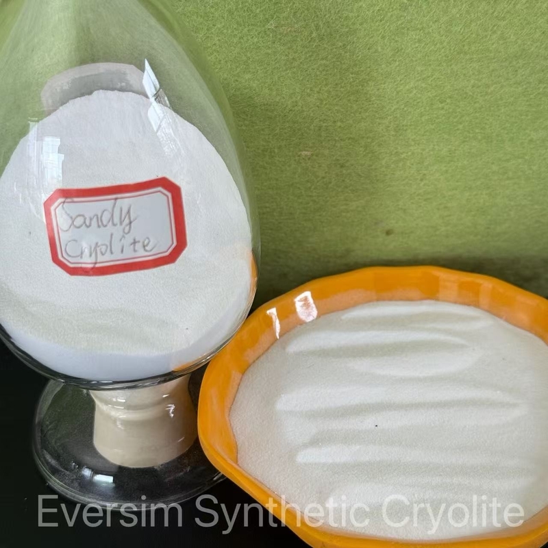 Produkt chemiczny CAS15096-52-3 Biały piaskowy kryolit syntetyczny Na3AlF6 do przemysłu ceramicznego